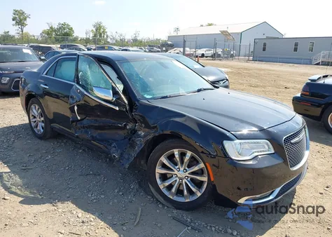2016 Chrysler 300C Awd z USA, uszkodzony, nr VIN 2C3CCAKG2GH282785